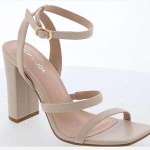 Ivory, beige, heels. Brand: Top Moda